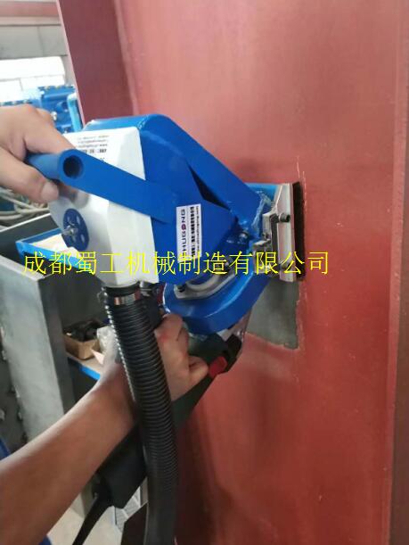 蜀工機械 國內微型垂直拋丸機研制出爐